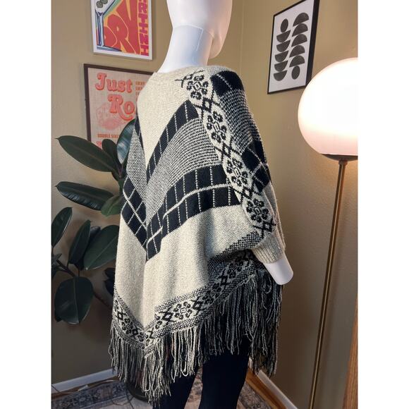 BCBG Maxazria Black Tan Sweater Poncho Oversized Size Large NWOT - Picture 3 of 6